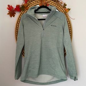 MEDIUM Women’s Columbia Pullover sweatshirt